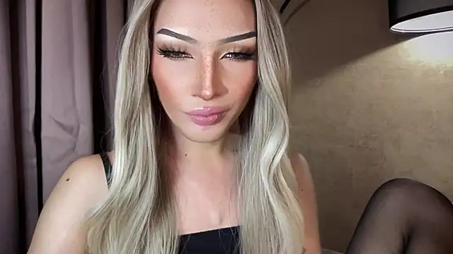 Alicegreenexx Momentaufnahme des Live-Raums auf Stripchat