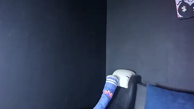 Nezukoo_1 live cam on StripChat