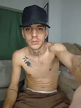 MaxHornyLatin live sex cam