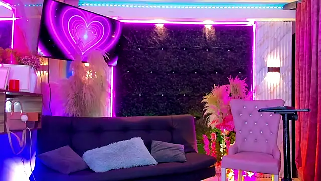 Queens_Wonders_Blonders webcam
