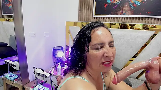 Luna_Naughty1 live cam on StripChat