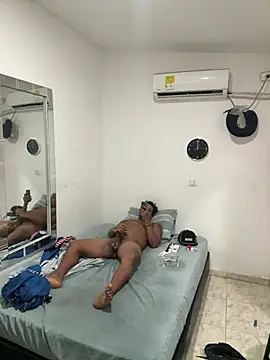 bigdick211292 live cam on StripChat