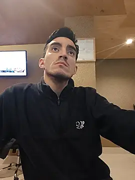TommyMomentum live cam on StripChat