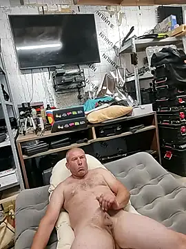 IronedTitan live cam on StripChat