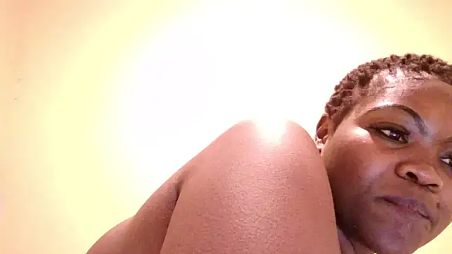 queen_bootyxxx (F young) - 👑| Deepthroat + spit + messy play.