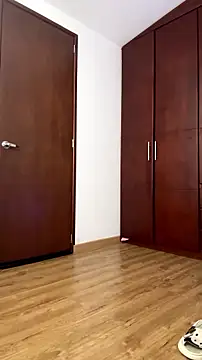 Sarabubbie live sex cam