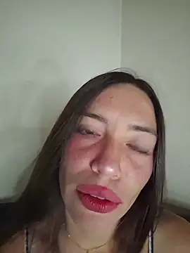 loveuu-bae webcam