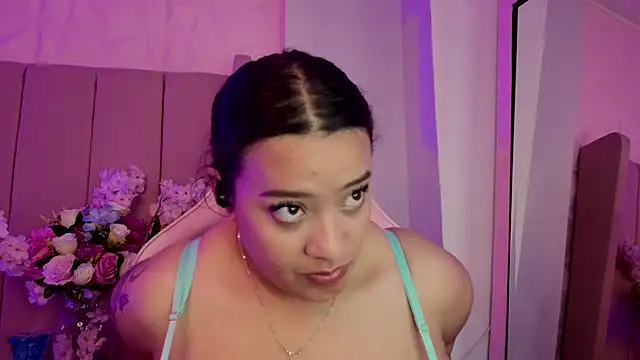 MollyBigBoobs12 webcam