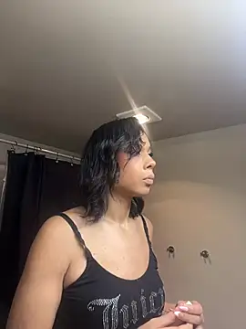 TGirlGLOSSY webcam