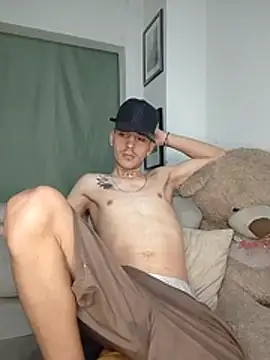 MaxHornyLatin