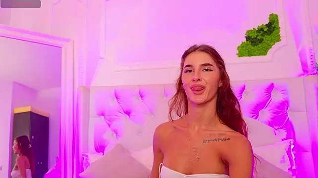 ElisaCharm webcam