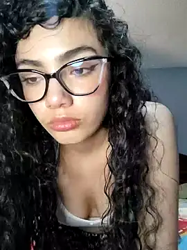 laura_mon live cam on StripChat