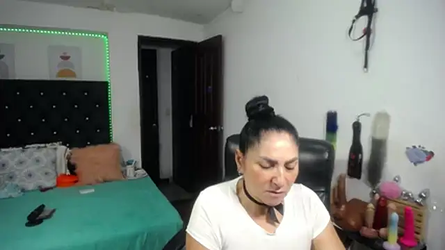 mature_bigboobs10 webcam