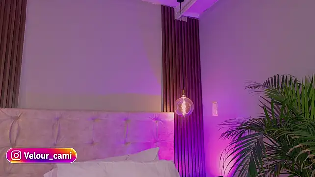 CamilaVelour live cam on StripChat