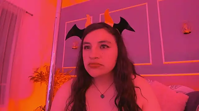 TaraTaylorr webcam