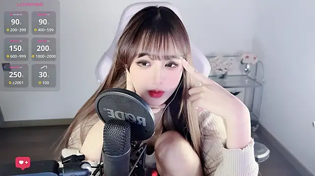 toyotu_ (F teen) - (*╹▽╹*)
