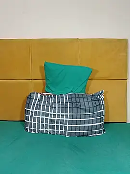HugeTitisxx webcam