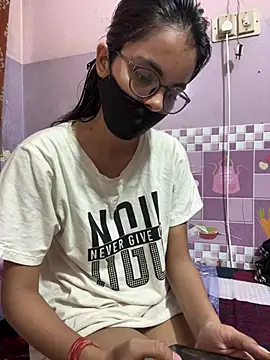 Sandhya_77 Live Webcam on Stripchat