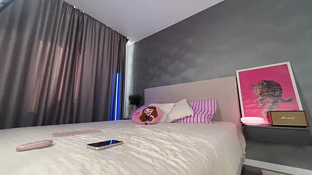 GlossyVixen live webcam