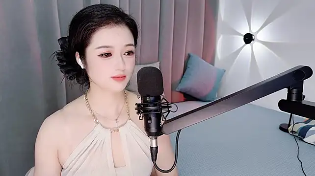 Momo-Wow live cam on StripChat