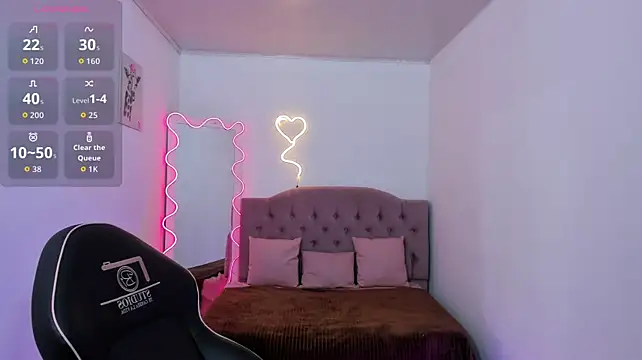 Chiara_tay live cam on StripChat