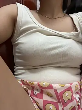 Milk_Mom99 live cam on StripChat