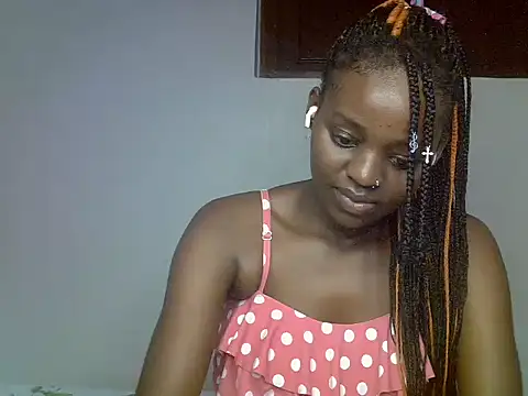 Sweet_smiles2 live cam on StripChat