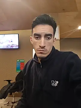 TommyMomentum live cam on StripChat