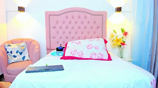 JulieeHabubu webcam