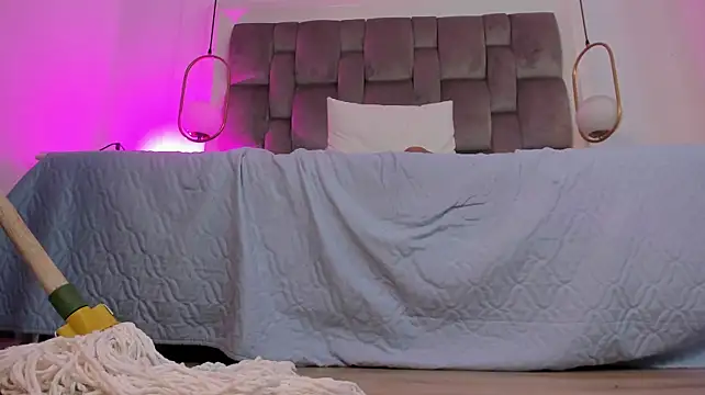 OnlyGia webcam