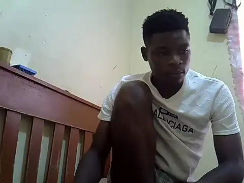 remmy4 (Ask my age) - Help me pay my collage fees