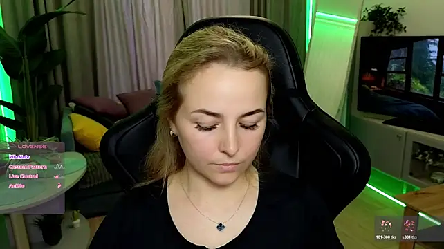 Mira_Mermayd live cam on Stripchat