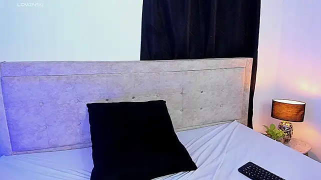 stormi_canniggia (T young) - HOW SEXY HOT YOU LOOK STOMR 🥵