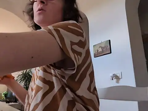 hairy_horny_mommy (F milf) - Big nipples close up