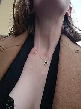 topsywilde (F milf) - Remove bra 🤫