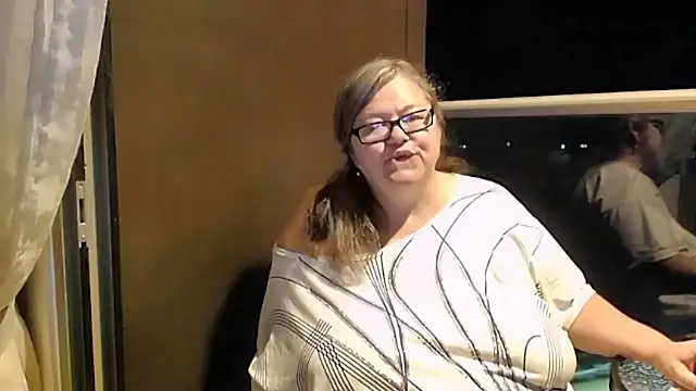 sex2 (F mature) - squirt into a glass, pour on the body