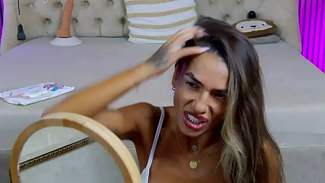 PlayfulShow live cam on StripChat