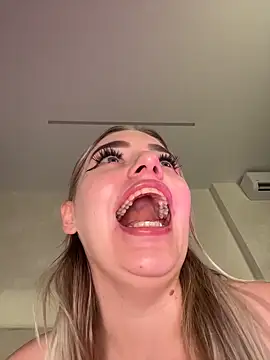 HugeBoobsAlice