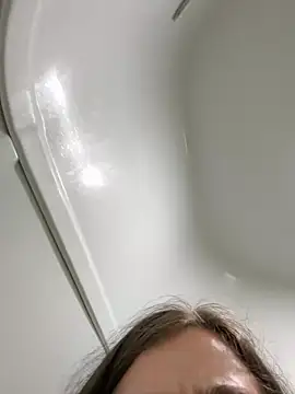 angelbabyyy6969 (F young) - Walk outside fully naked