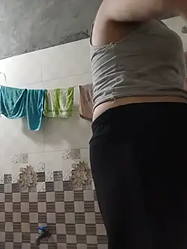 Hiha-nn live cam on StripChat