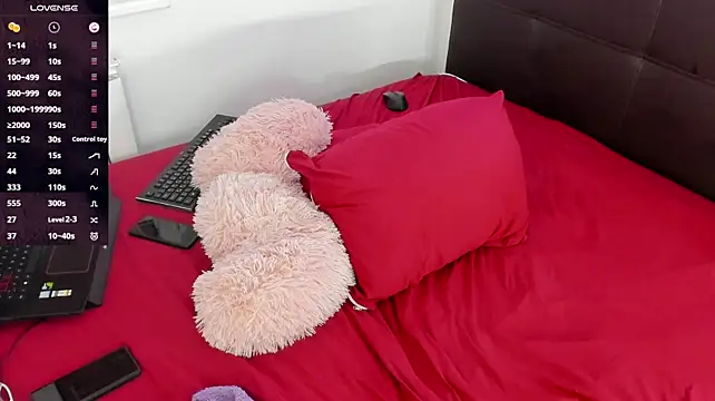 AlicePlushWhispers live sex cam