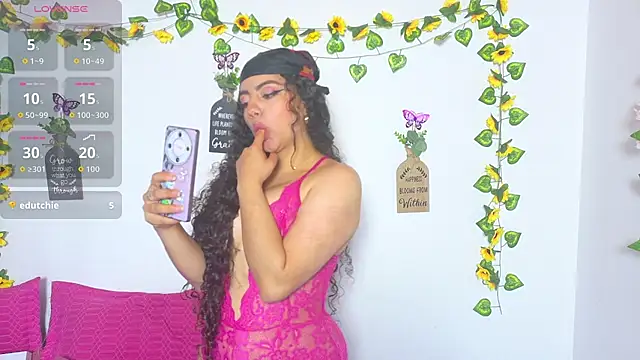 emiily_curly