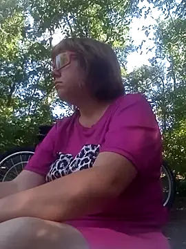 biketravelchat (Ask my age) - Play pussy very close in public