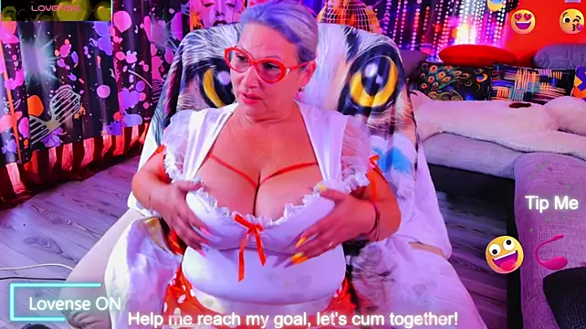 YOUR_MATURE_FANTASY live cam on StripChat