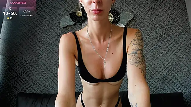 xvalkyriex (F young) - hand bra