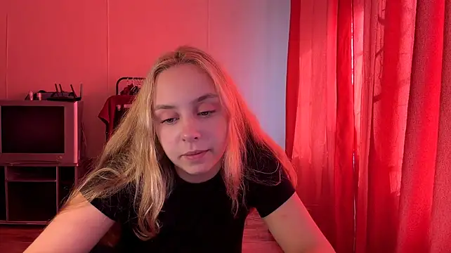 ZoraDearmon webcam
