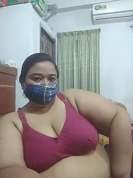 momo_loves webcam
