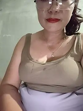 -Titihan- live cam on StripChat