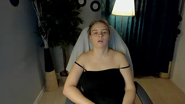 Lika_0ne live cam on StripChat