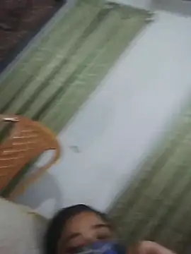 momo_loves webcam